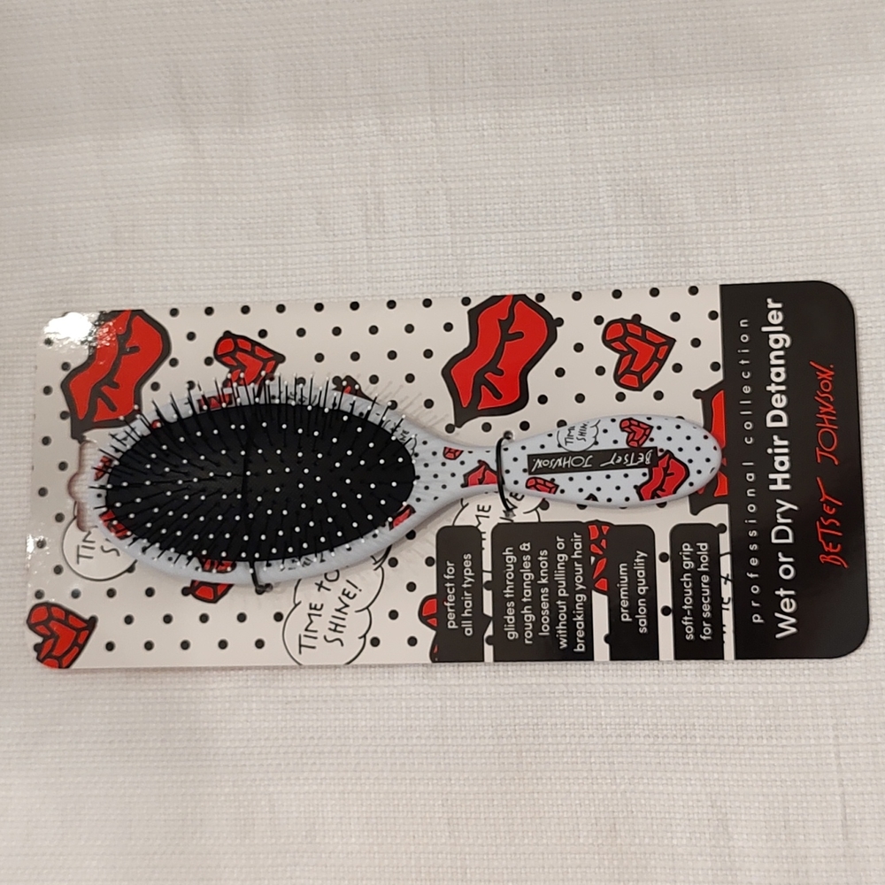Betsey Johnson Wet, Or Dry Hair Detangler